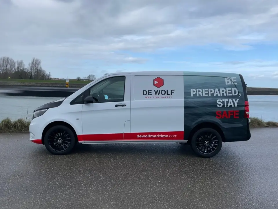 De Wolf Maritime, autobelettering