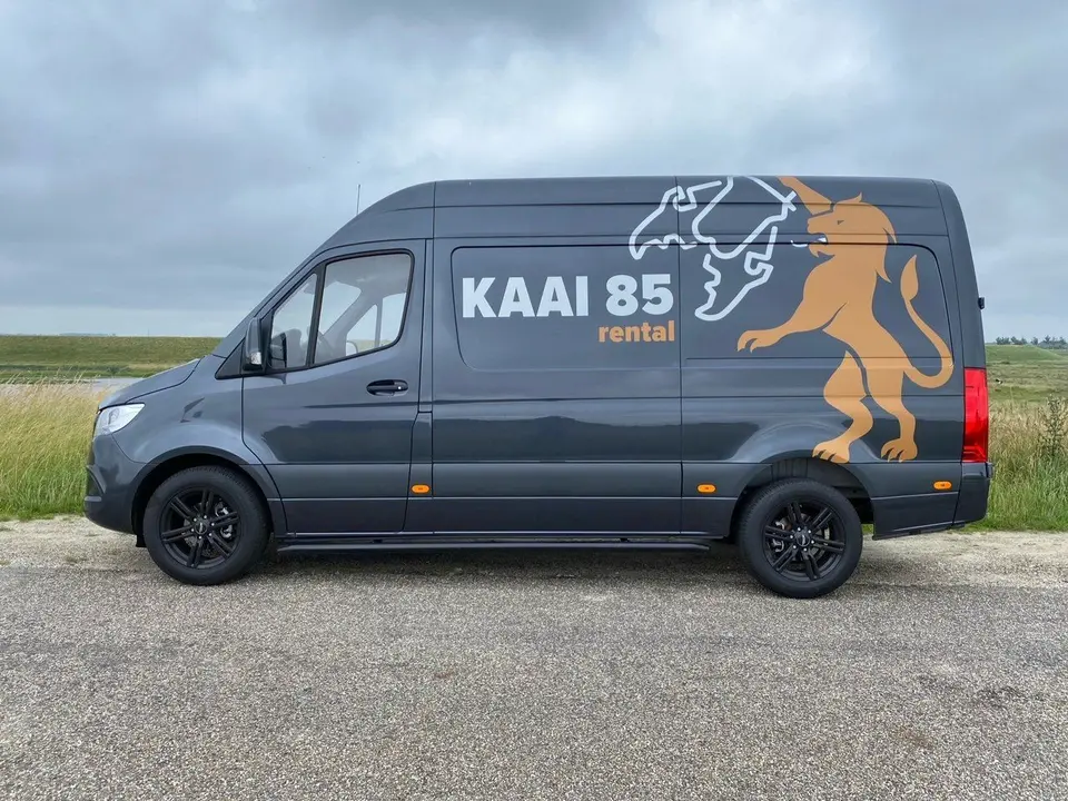 Kaai 85, autobelettering