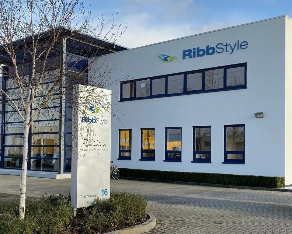 Ribbstyle, gevelreclame