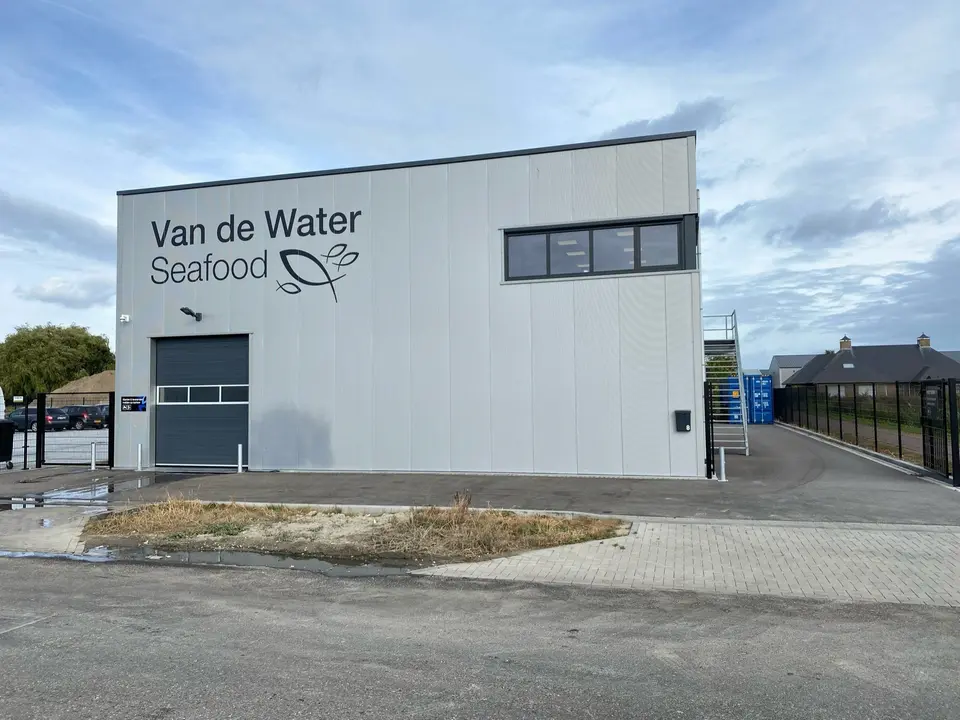 van de Water, gevelreclame
